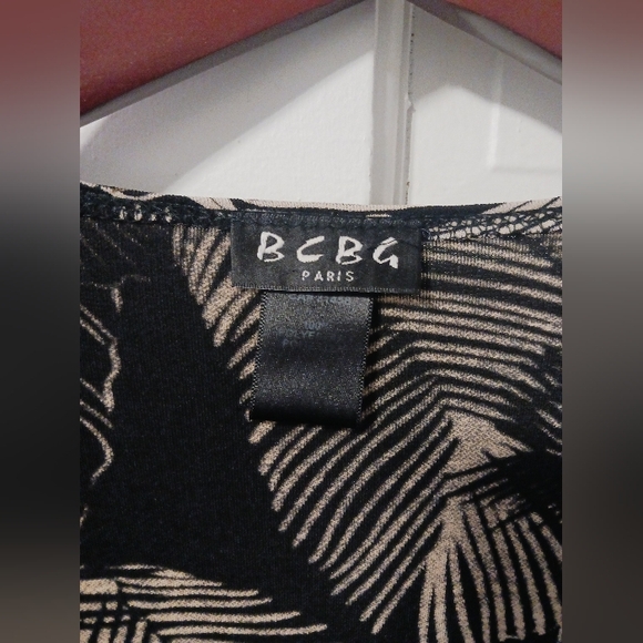 BCBG Wrap Dress , Size Medium, True Wrap,  Very Good Condition - Picture 7 of 8